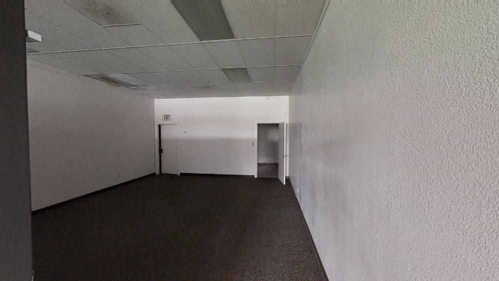 Move-In Ready Retail/Office Storefront @ Downtown Corner: 277 N 5th St, Coalinga, CA 93210